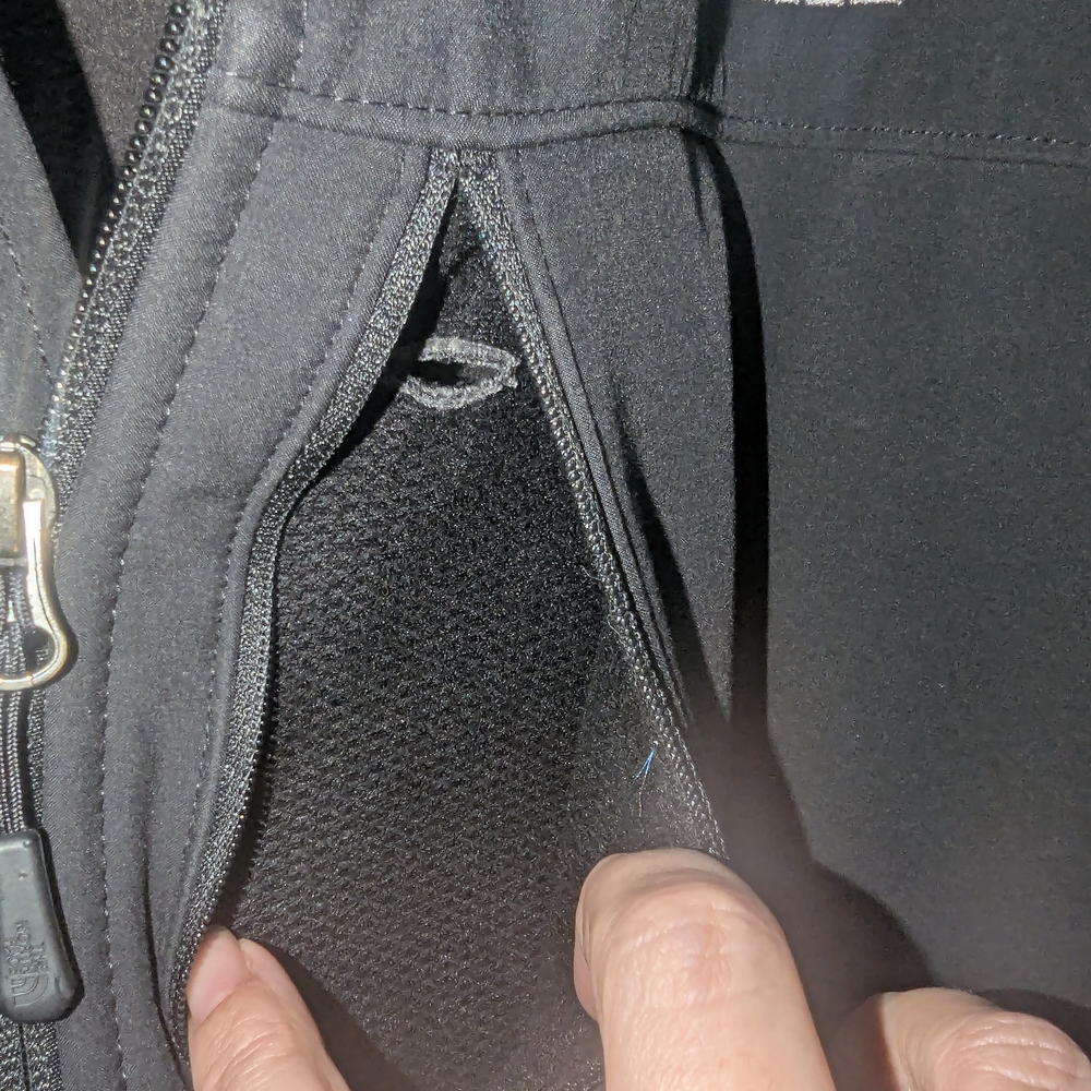 The North Face Men's Black Apex Bionic Softshell Jacket - Picture 8 of 9